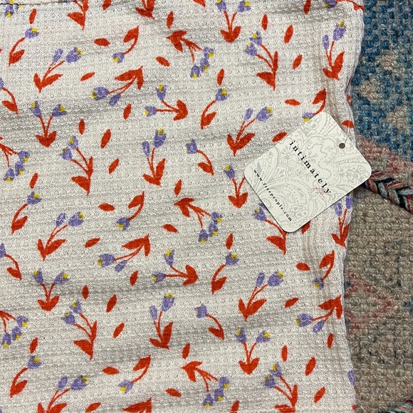 Intimately Free People NWT Crop top Waffle knit fabric spaghetti straps size M - Picture 2 of 3